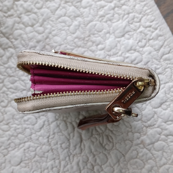 FOSSIL WRISTLET WALLETT - Picture 3 of 8